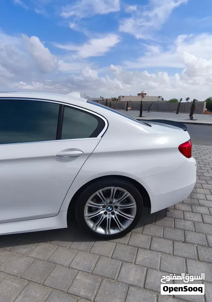 BMW 5 Series 2011 photo 2