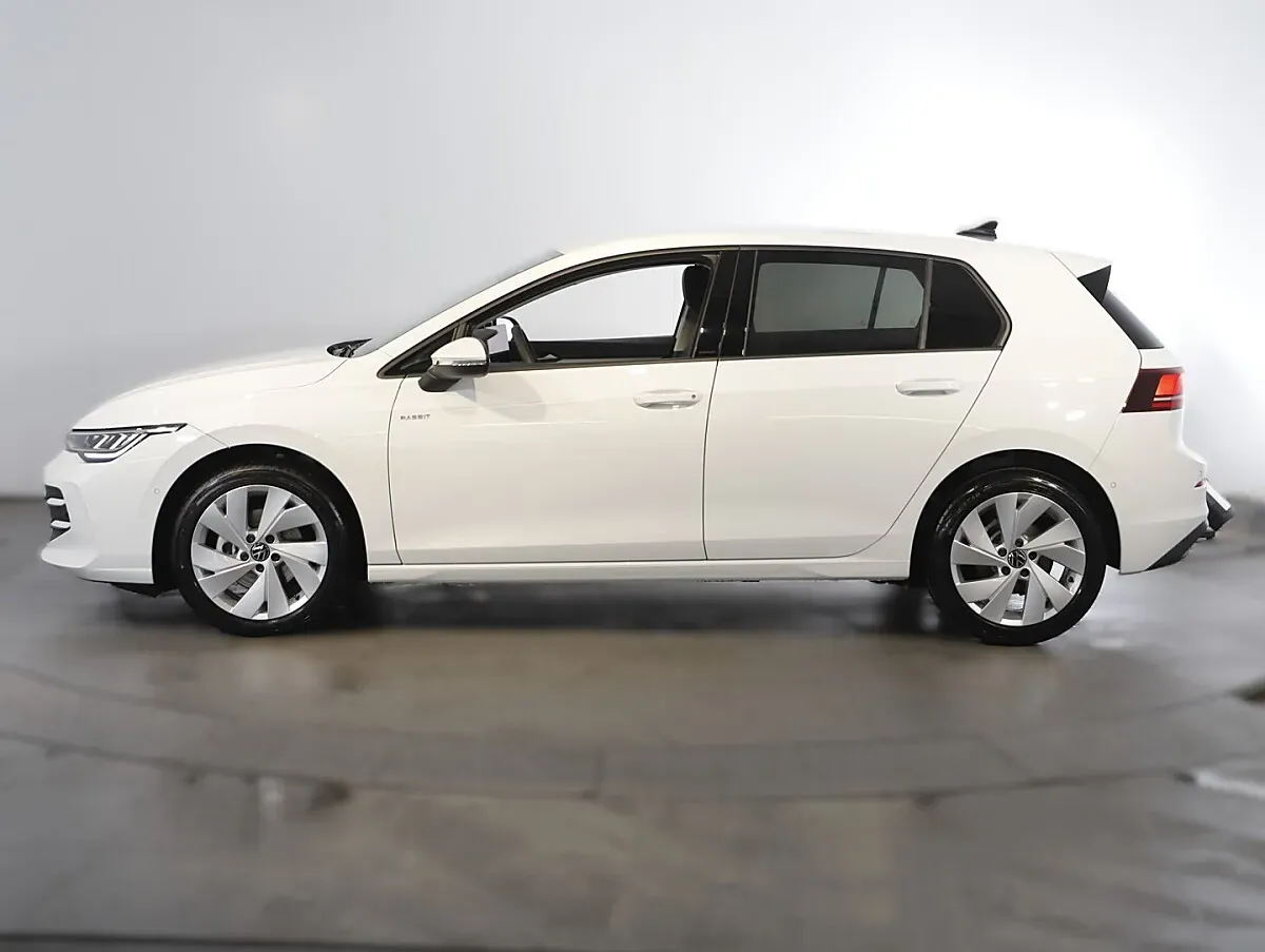 Volkswagen Golf 2026 photo 2