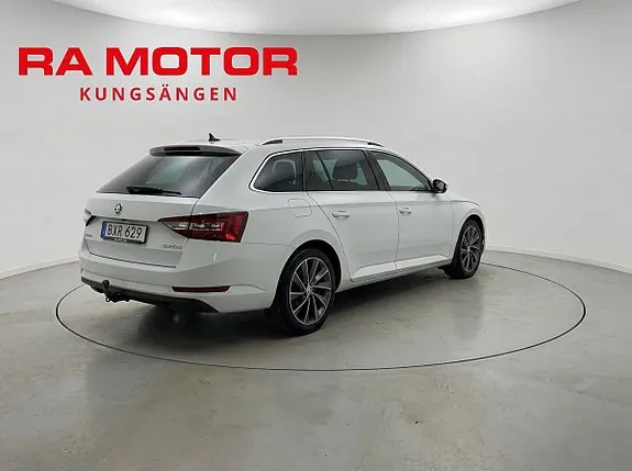 Skoda Superb 2018 photo 5