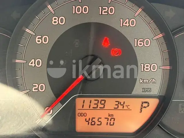 Toyota Vitz 2015 photo 2