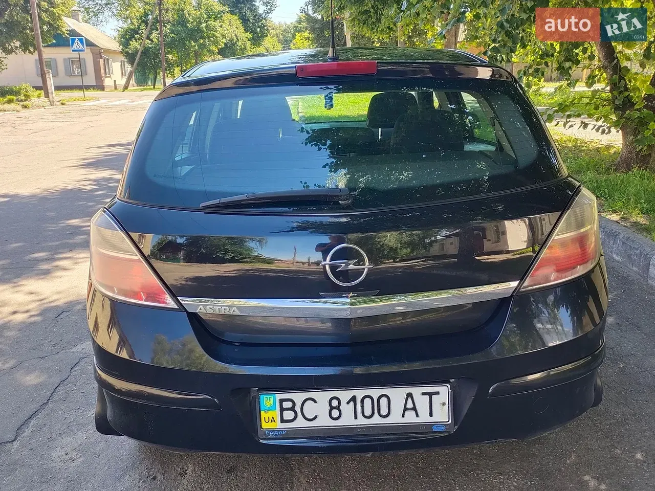 Opel Astra 2011 photo 2
