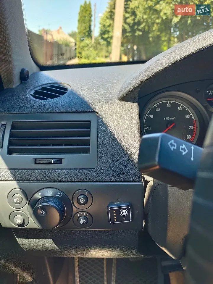 Opel Astra 2011 photo 3