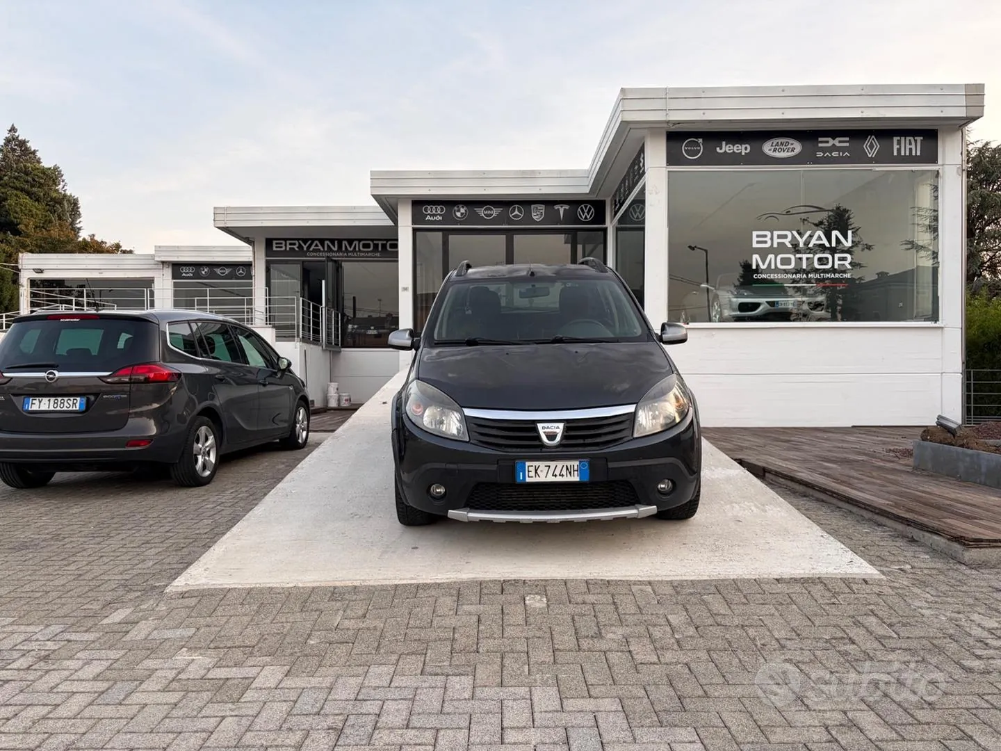 Dacia Duster 2011 photo 3