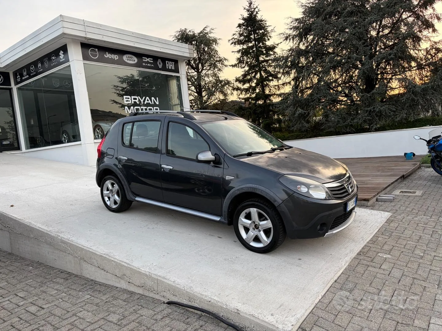 Dacia Duster 2011 photo 2