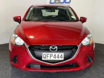 Mazda 2 2016 photo 3
