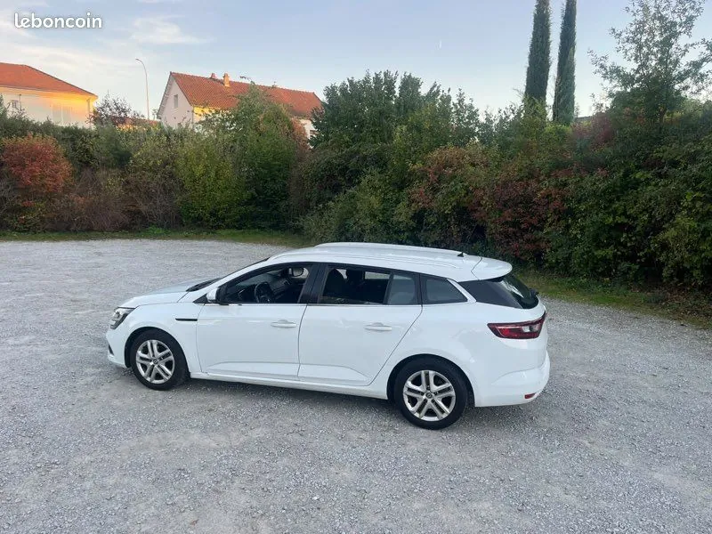 Renault Megane 2017 photo 2