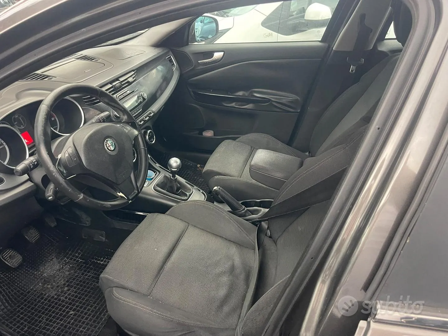 Alfa Romeo Giulietta 2011 photo 4
