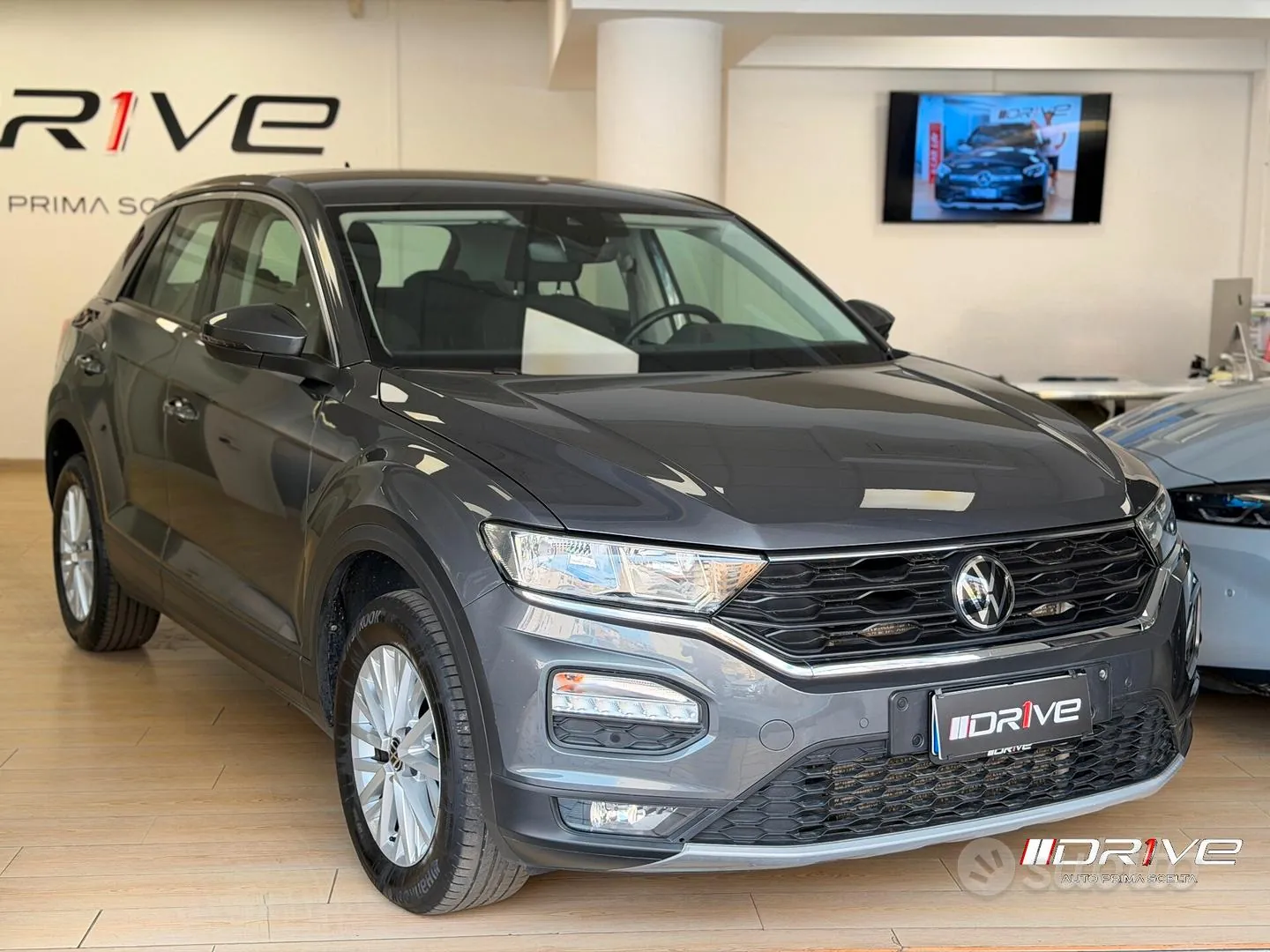 Volkswagen T-Roc 2022 photo 2