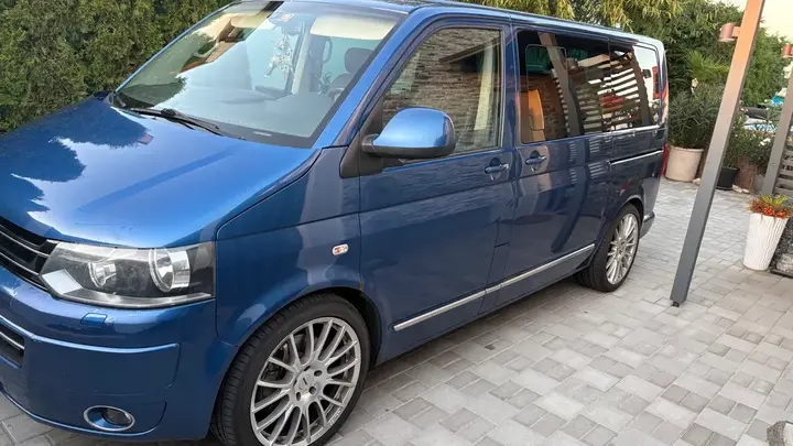 Volkswagen Multivan 2010 photo 3
