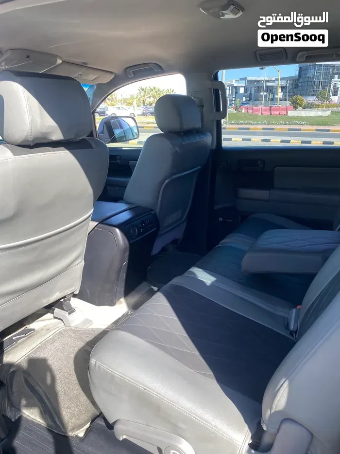 Toyota Sequoia 2011 photo 4