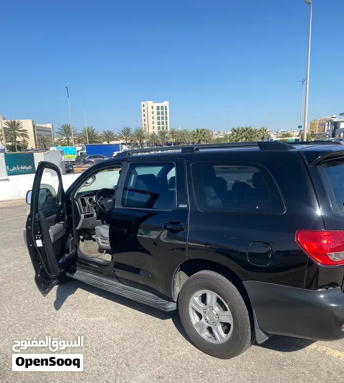 Toyota Sequoia 2011 photo 2