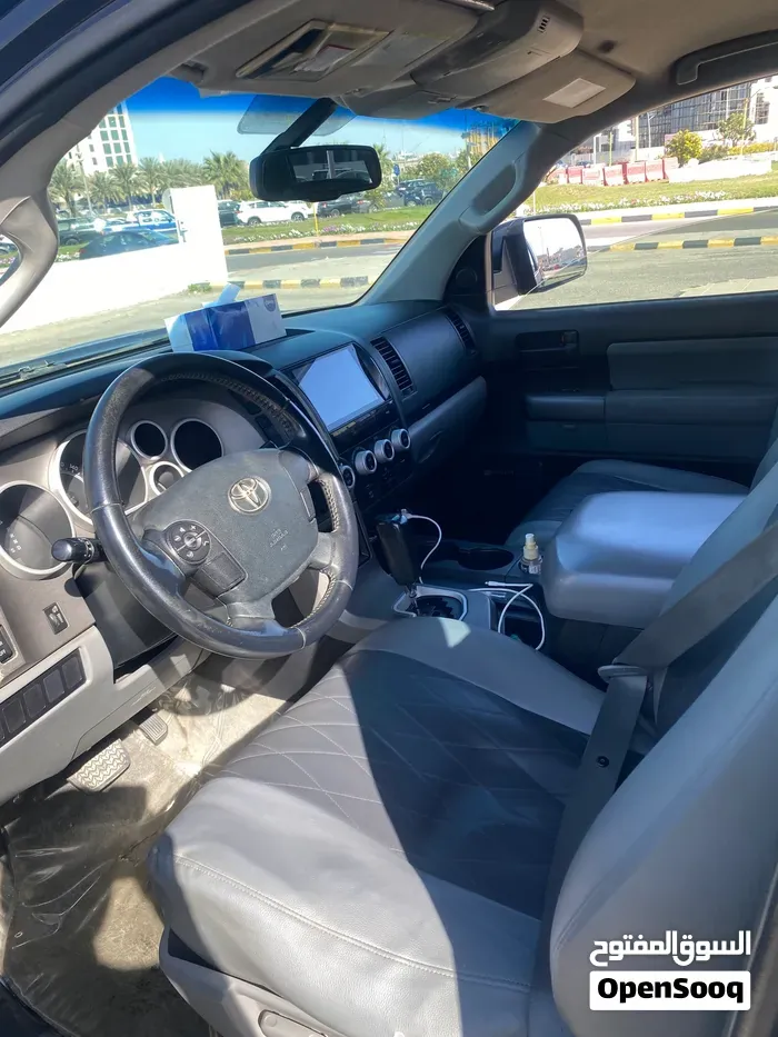 Toyota Sequoia 2011 photo 3