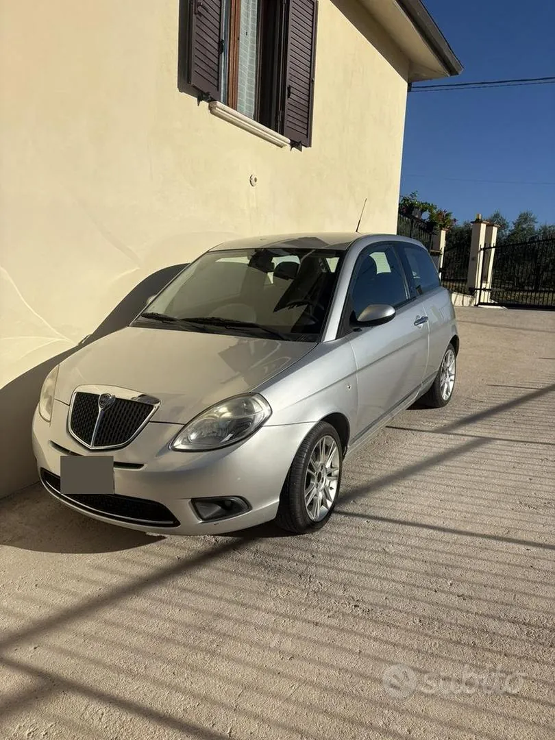 Lancia Ypsilon