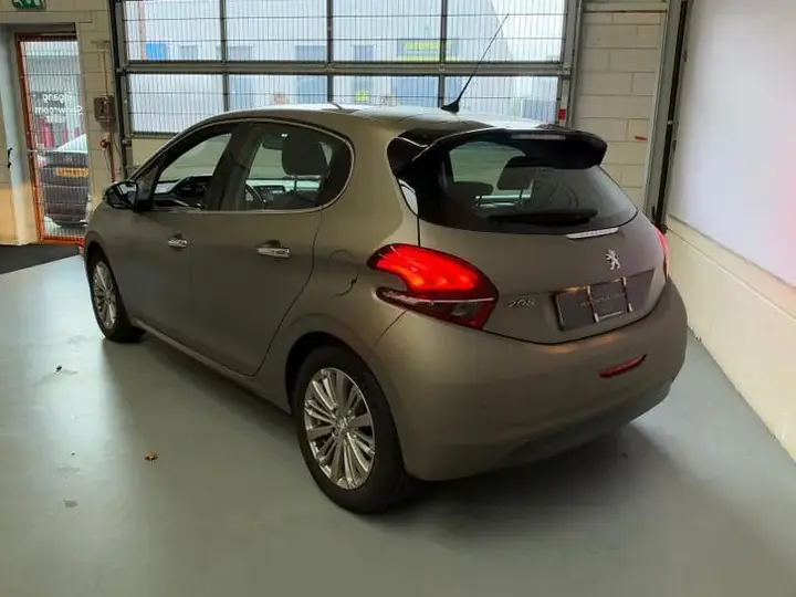 Peugeot 208 2015 photo 3