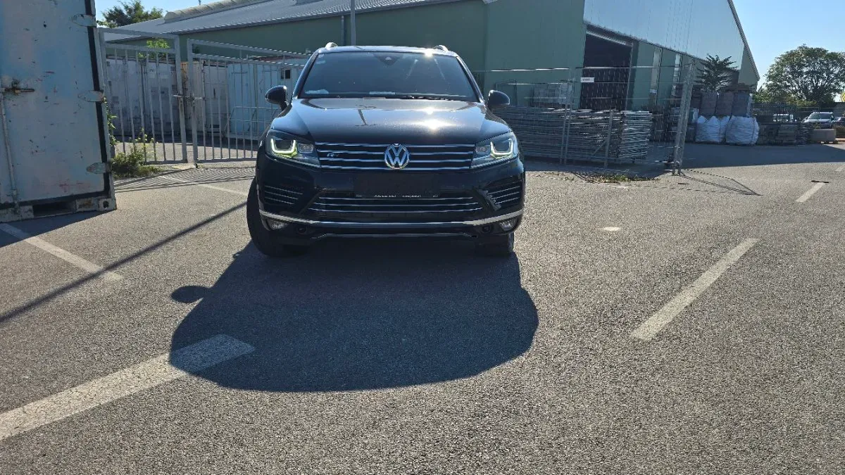 Volkswagen Touareg 2015 photo 2