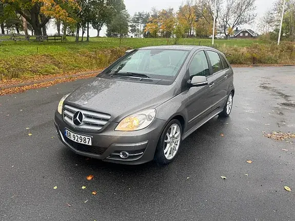 Mercedes-Benz B 180 D 2010 photo 2