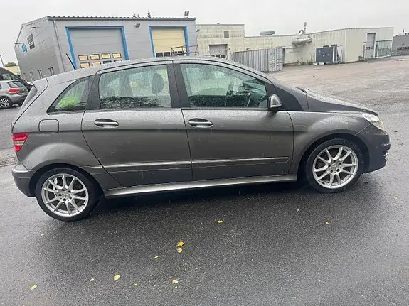 Mercedes-Benz B 180 D 2010 photo 4