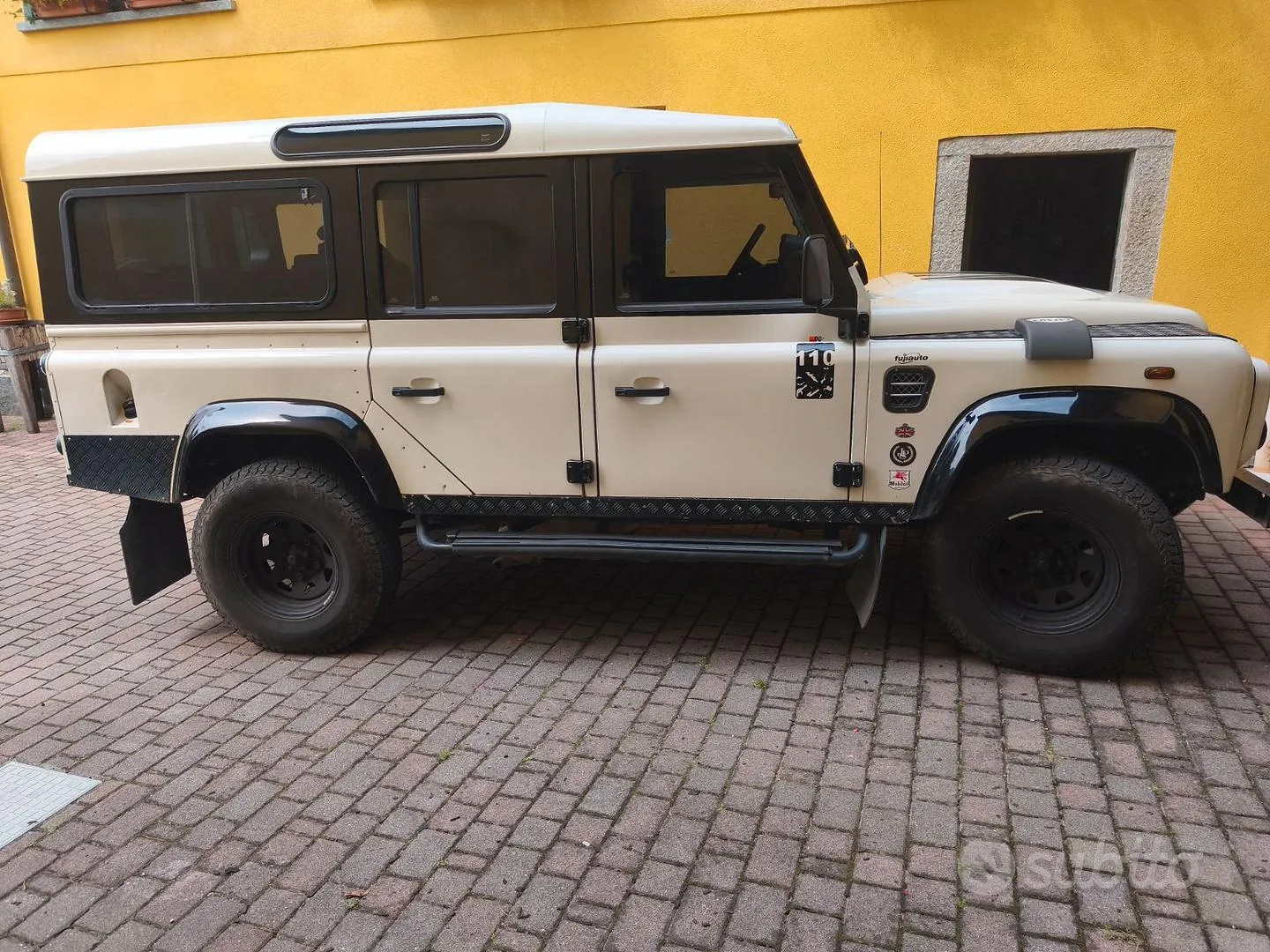 Land Rover Defender 2009 photo 3