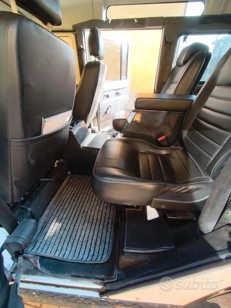 Land Rover Defender 2009 photo 5