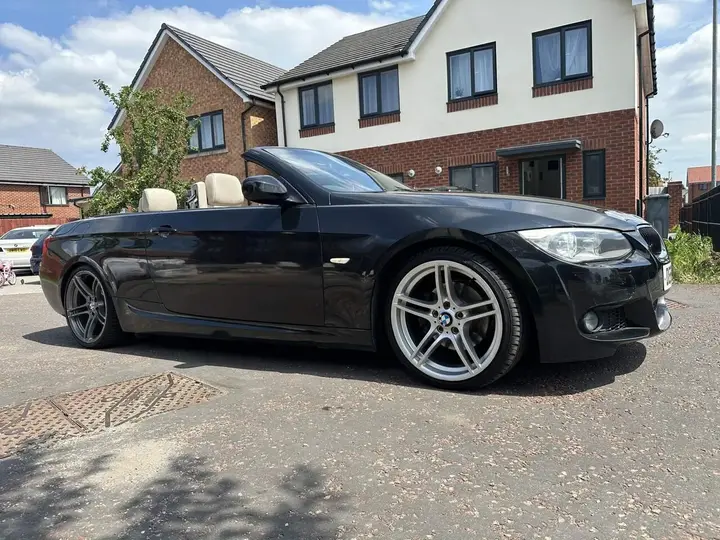 BMW 3 Series 2011 photo 3