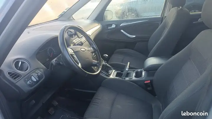 Ford Galaxy 2013 photo 3