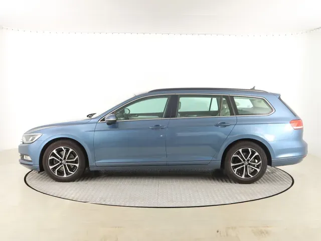 Volkswagen Passat Variant 2016 photo 2