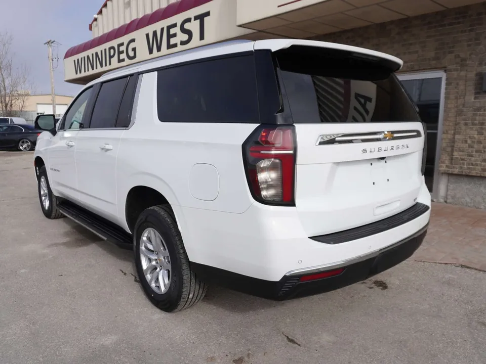 Chevrolet Suburban 2023 photo 2