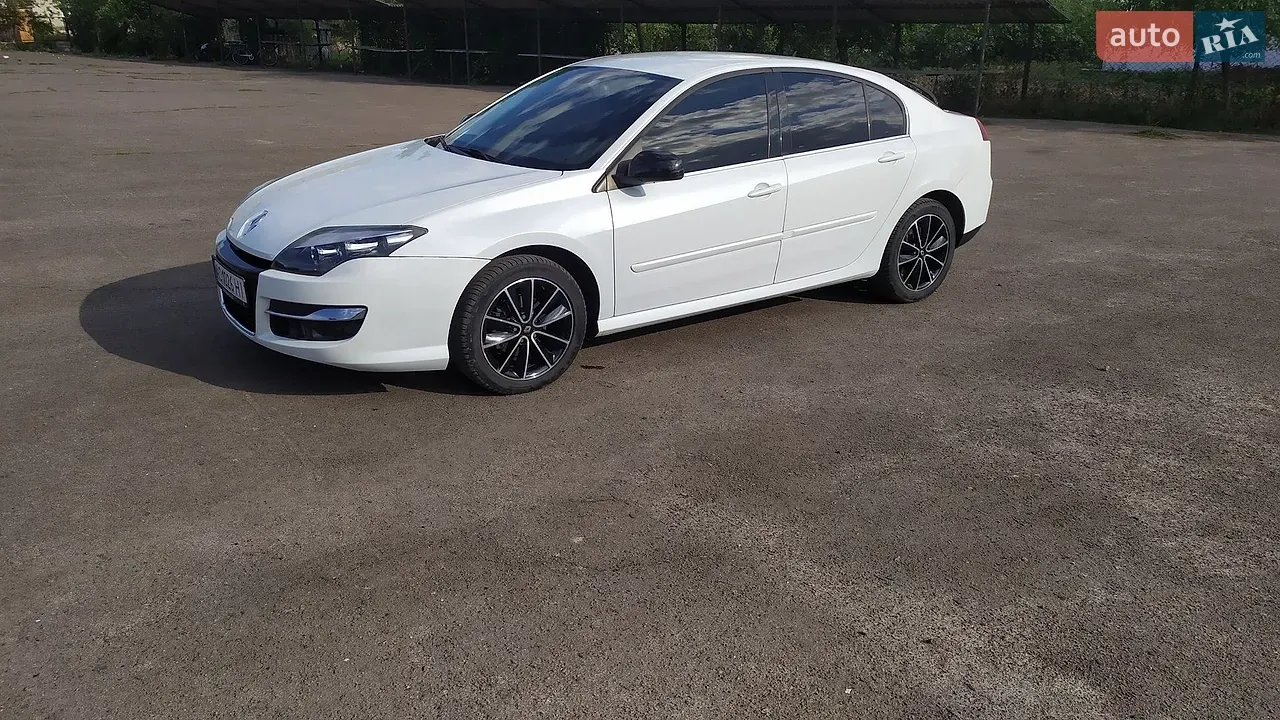 Renault Laguna 2012 photo 2