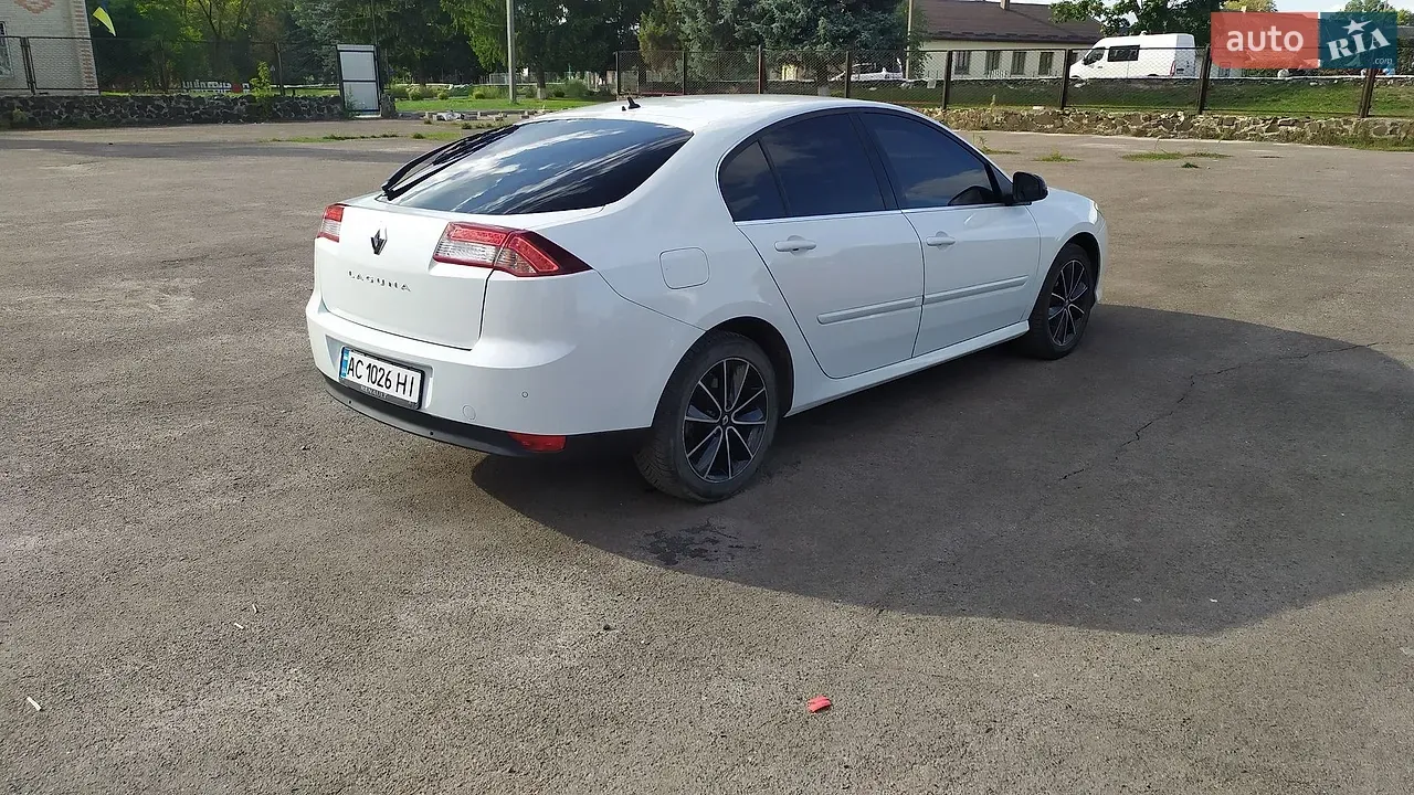 Renault Laguna 2012 photo 5