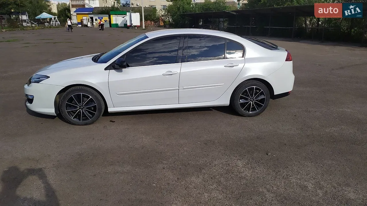 Renault Laguna 2012 photo 3