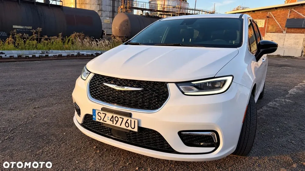 Chrysler Pacifica 2024 photo 3