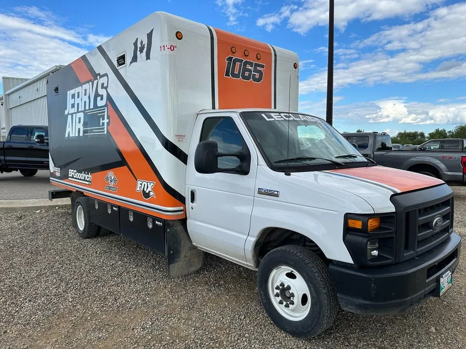 Ford E-450 2017 photo 3