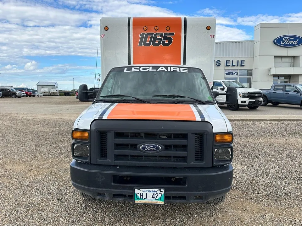 Ford E-450 2017 photo 2