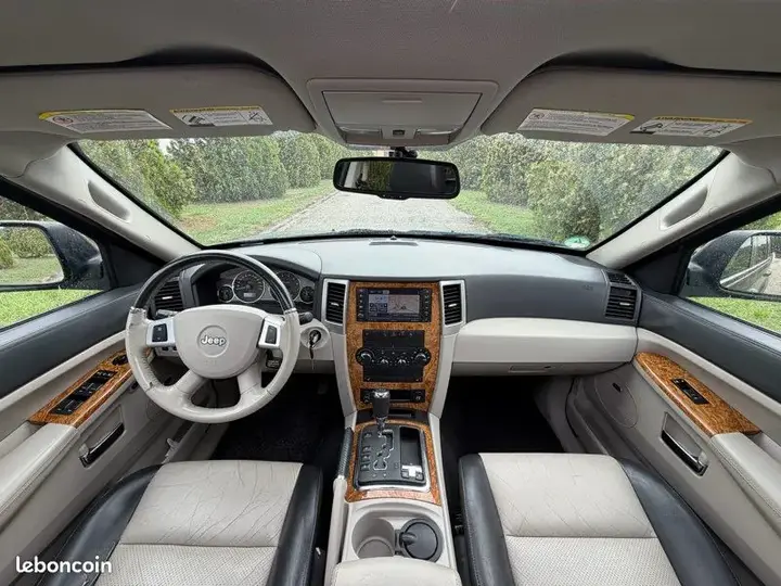 Jeep Grand Cherokee 2010 photo 4