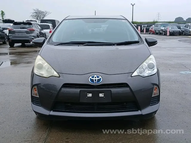 Toyota Aqua S 2012 photo 2