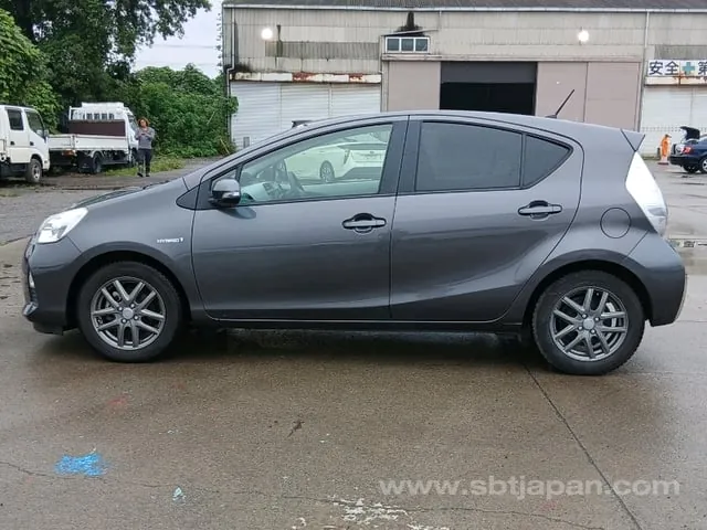 Toyota Aqua S 2012 photo 4