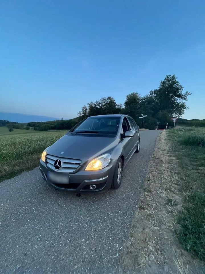 Mercedes-Benz B 200