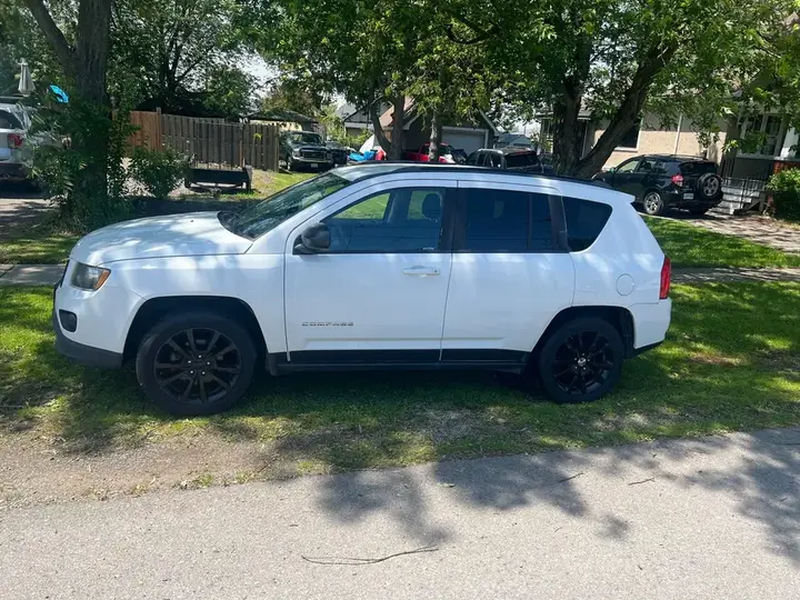Jeep Compass 2012 photo 2