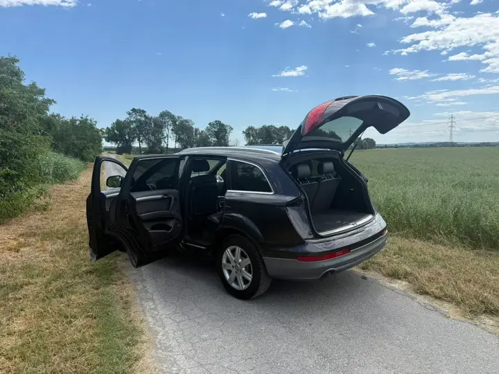 Audi Q7 2011 photo 2