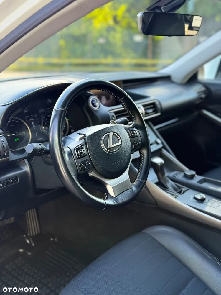 Lexus Is 2019 photo 5
