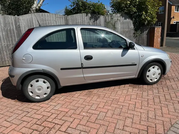 Vauxhall Corsa 2005 photo 5