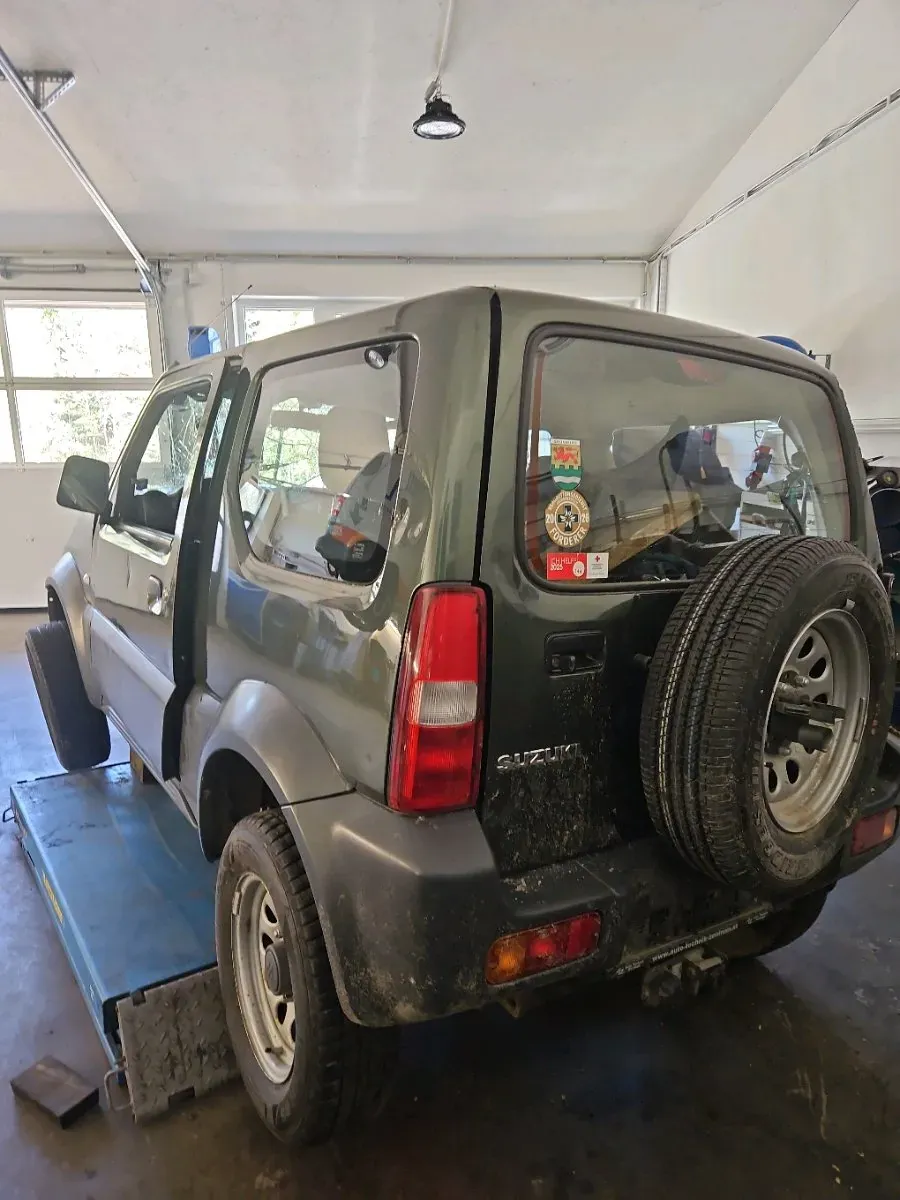 Suzuki Jimny 2017 photo 2