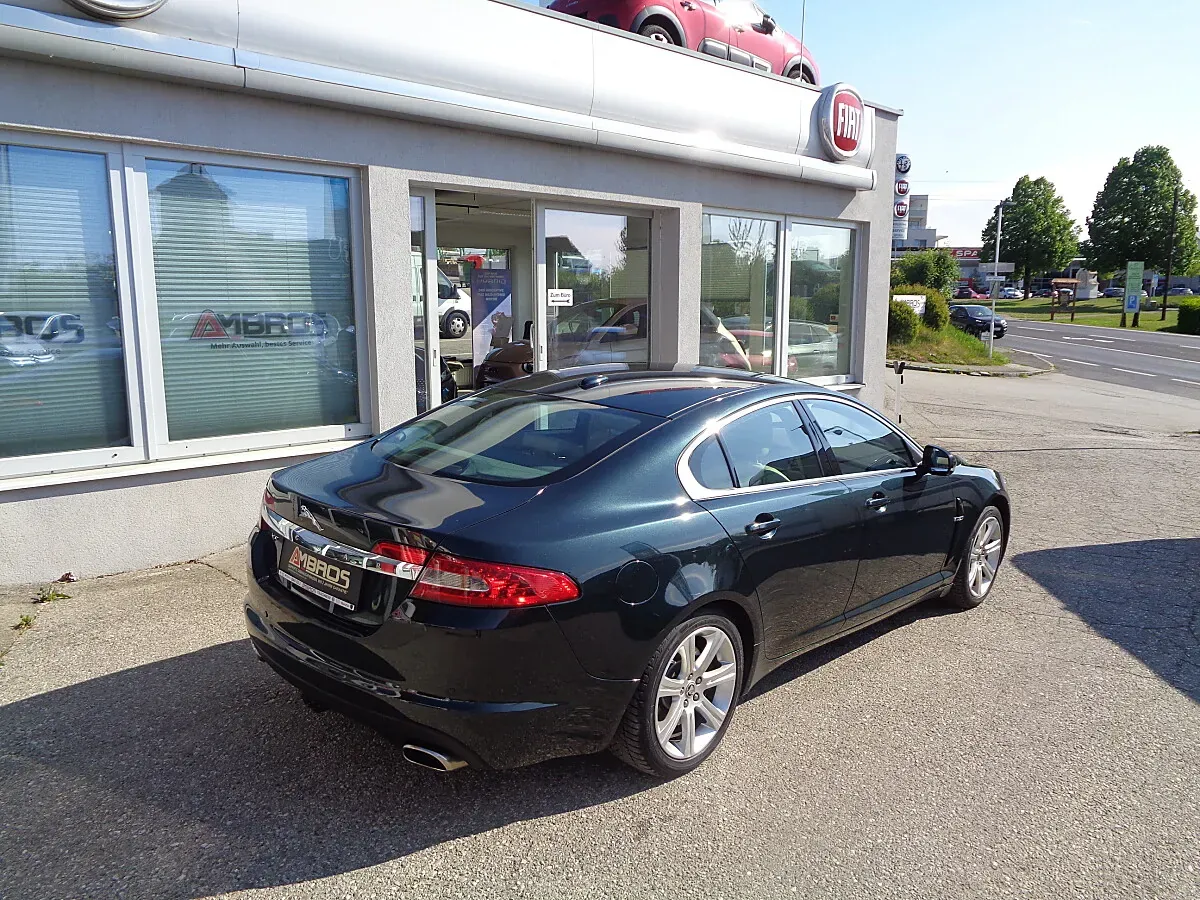 Jaguar Xf 2010 photo 3