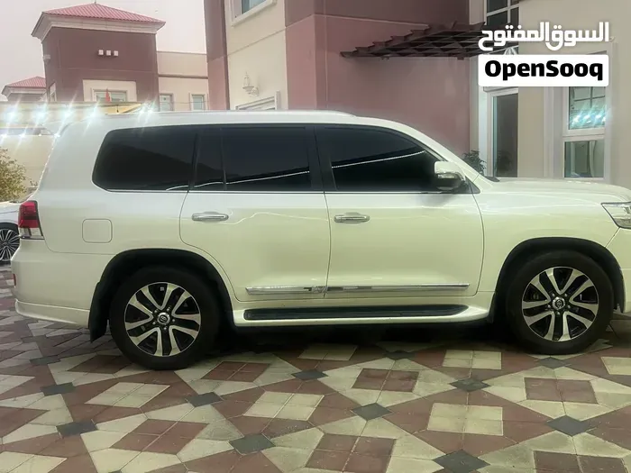 Toyota Land Cruiser 2019 photo 2