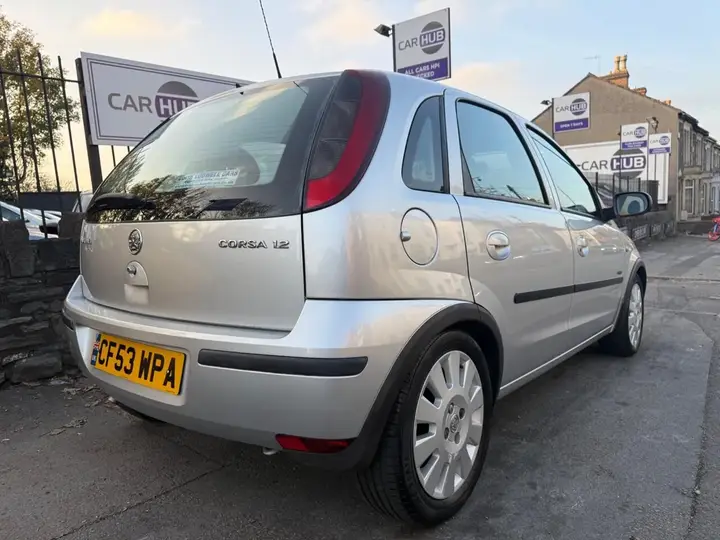 Vauxhall Corsa 2004 photo 2