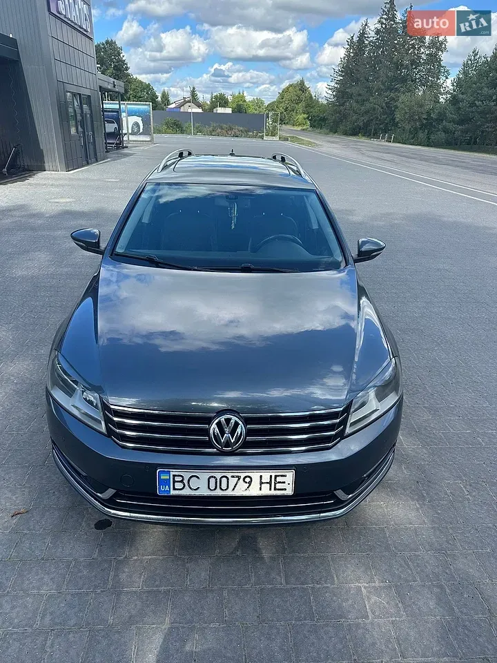 Volkswagen Passat 2011 photo 2