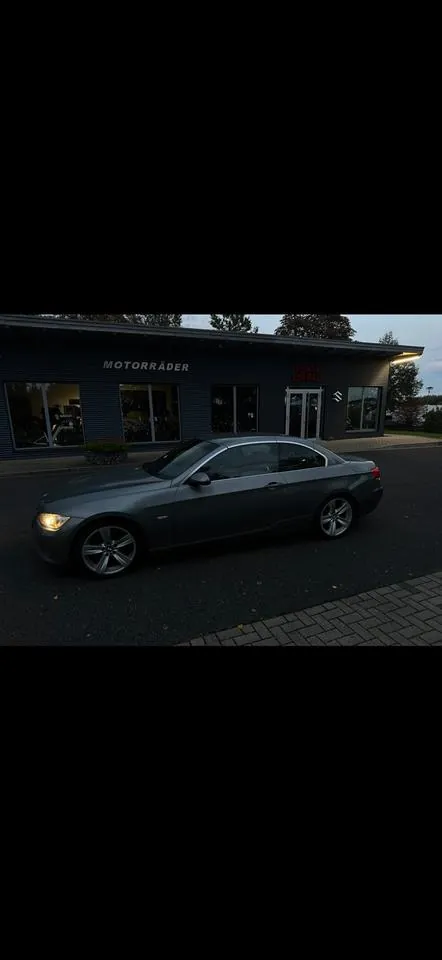 BMW E93 330I