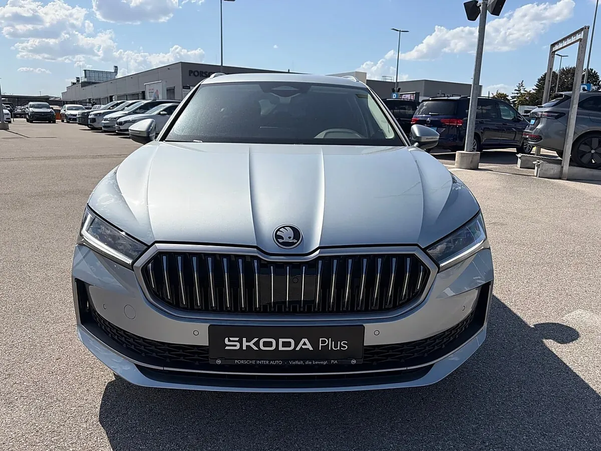 Skoda Superb 2025 photo 2