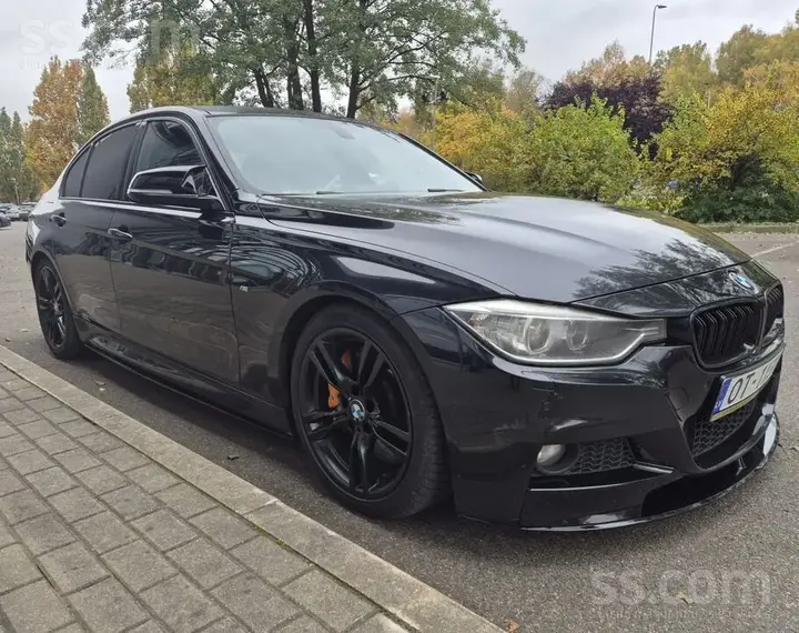 BMW 330 2013 photo 2