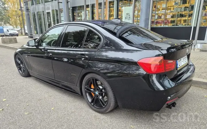 BMW 330 2013 photo 4